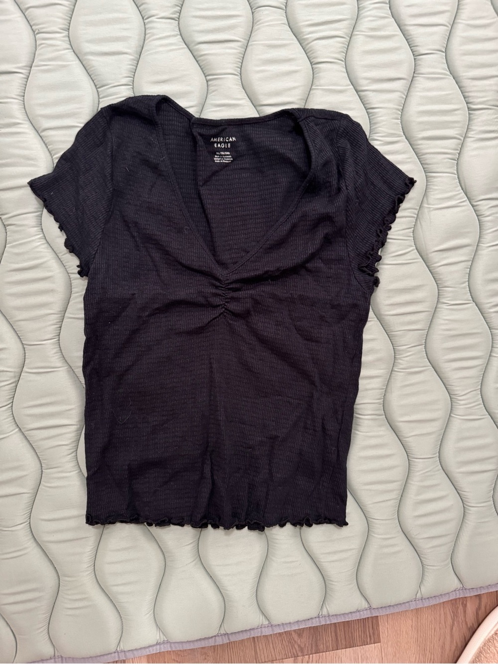 American Eagle Outfitters Black Short-Sleeve V-Neck Ribbed Tee